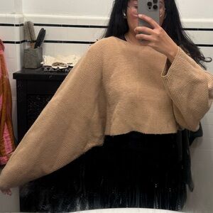 Uniqlo Cropped Crewneck Sweater in Camel Size XL